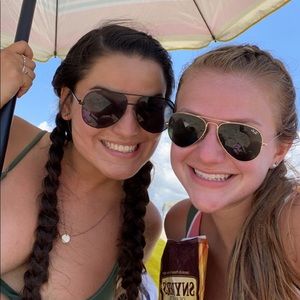 Meet your Posher, Laney